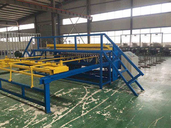 Multi-purpoe welded wire mesh machine