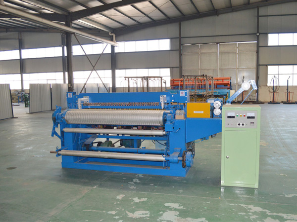 Full automatic welded mesh machine