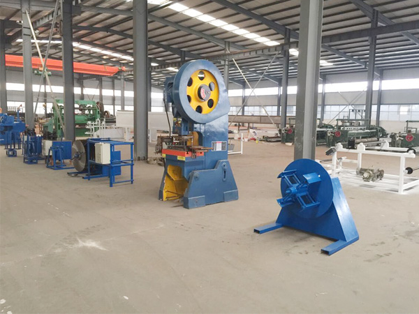 Razor barbed wire machine